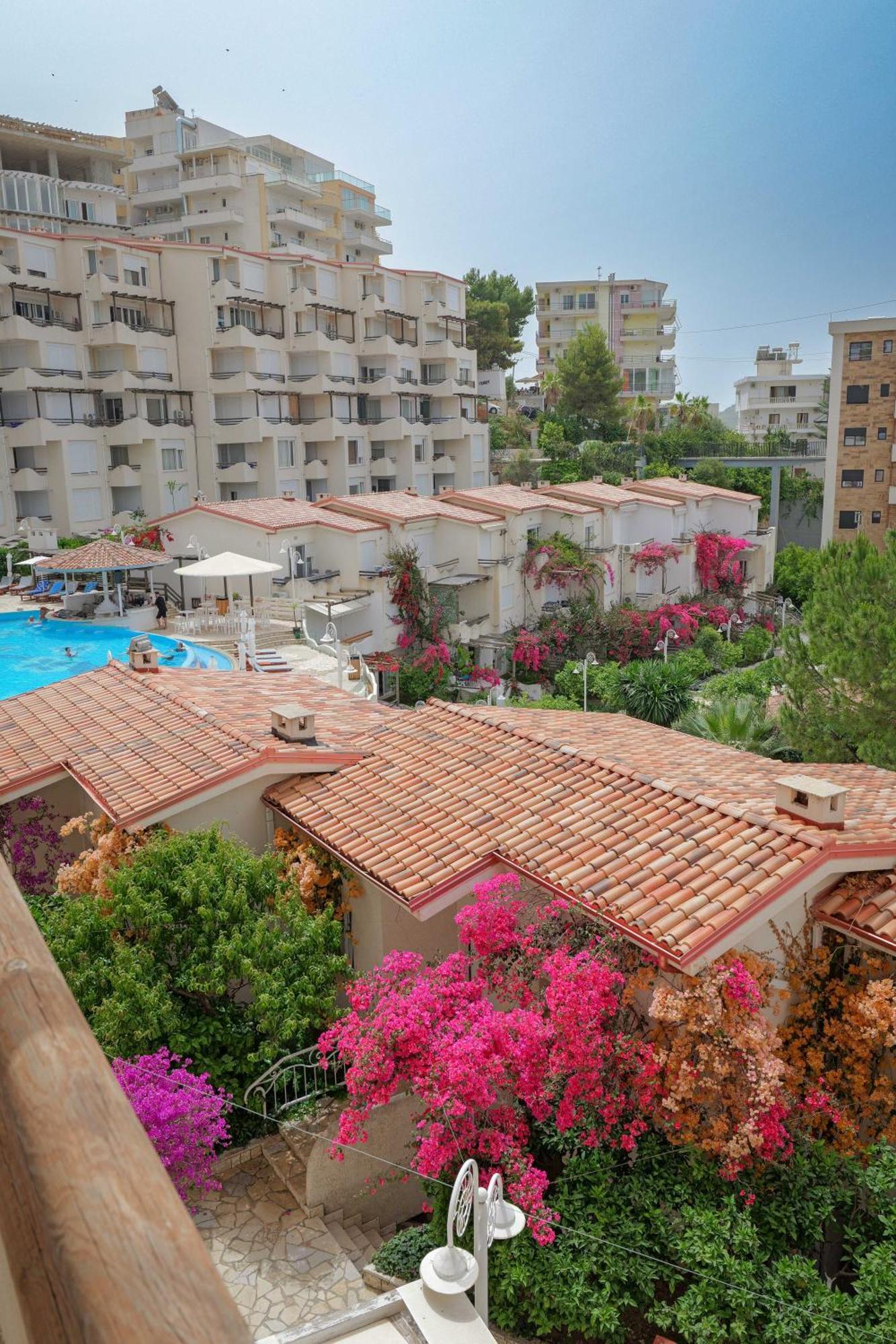 Marin Bougainville * Sarande